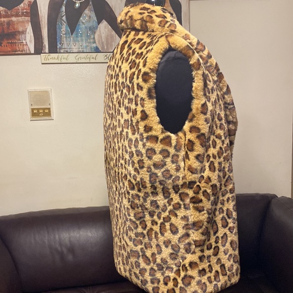 NWT Echo faux fur leopard print vest size S/M P/M this vest is so soft - Picture 2 of 9